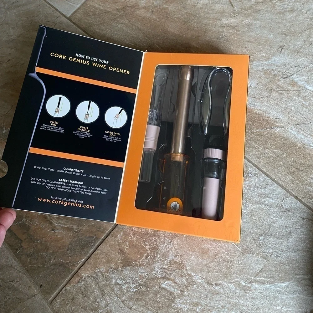 CORK GENIUS AIR JET ESSENTIALS WINE KIT